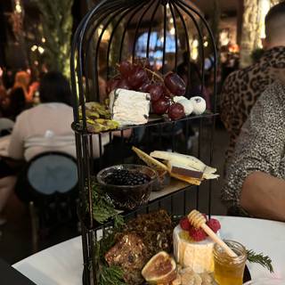 My Vanderpump a Paris Experience - Beautiful Interior and Delicious Food! -  Gin & Pretzels