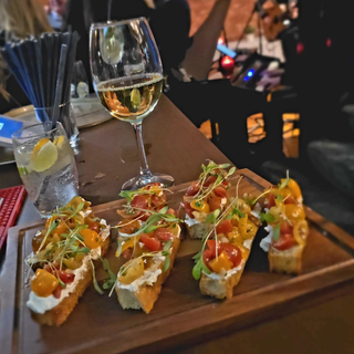 Vino Veritas Piano bar and lounge