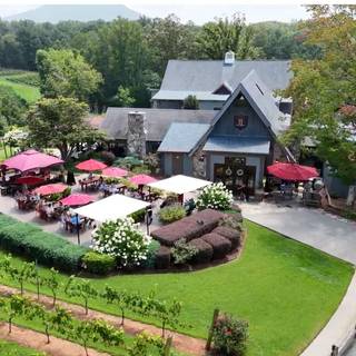 Ein Foto von JOLO Winery & Vineyards-EndPosts Restaurant