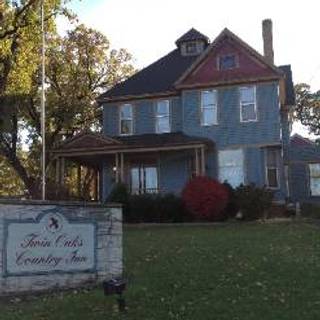 Twin Oaks Country Inn