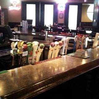 Trax Tavern & Grill