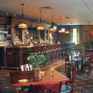 Desmond's Restaurant & Pub - The Inn & Spa at East Wind
