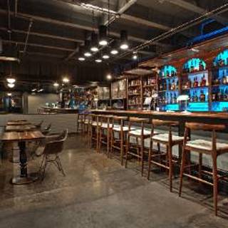 Bourbon House Cocktail Emporium & Craft Kitchen
