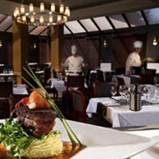 Carver's Steak House - Executive Airport Plaza Hotel