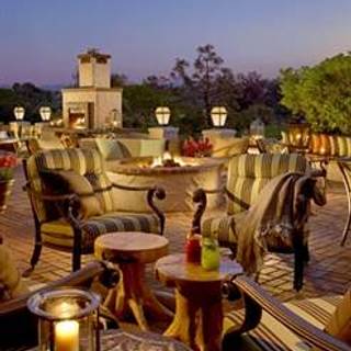 Veranda Fireside Lounge & Restaurant