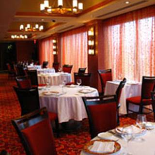 16 Restaurants Near Hilton Garden Inn Queens Jfk Opentable Vetro By Russo S On The Bay