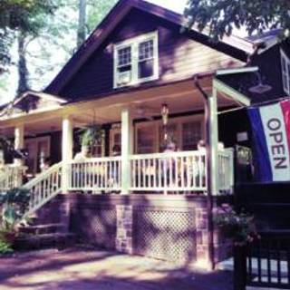 Le Sorelle Porch and Pantry