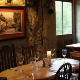 Half Moon - Shaftesbury