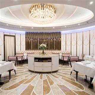 The Oval Restaurant at The Wellesley London