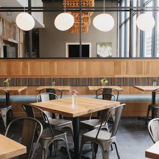 White Oak Kitchen & Cocktails