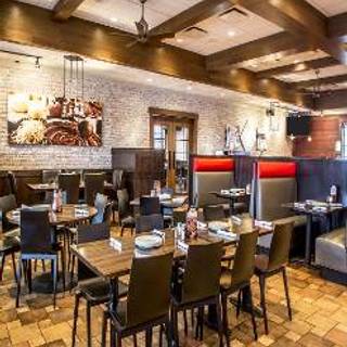 Best Restaurants In Bolingbrook Opentable Home Run Inn Pizza Bolingbrook