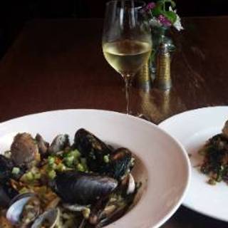 Ona Restaurant and Lounge
