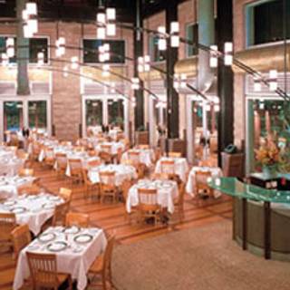 11 Restaurants Near Universal Studios Orlando Opentable Emeril S Restaurant Orlando