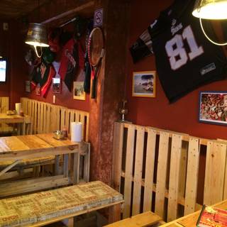 Las Frutichelas Wings & Beer