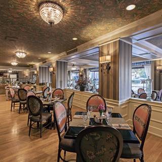 10 Restaurants Near Victory Park Opentable J Graham S Cafe