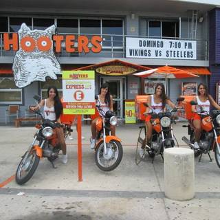 Hooters Cancún - Malecon Americas