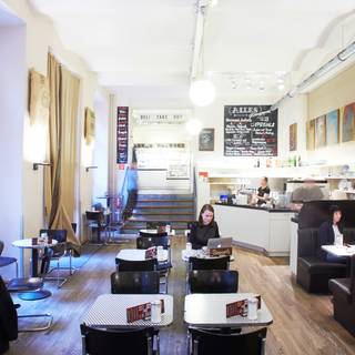 Barcomi's Deli