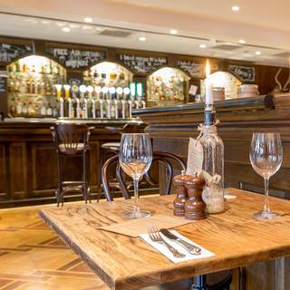 Oscar’s Bar & Kitchen