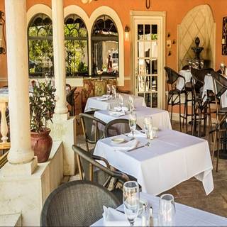 Novello Restaurant & Bar