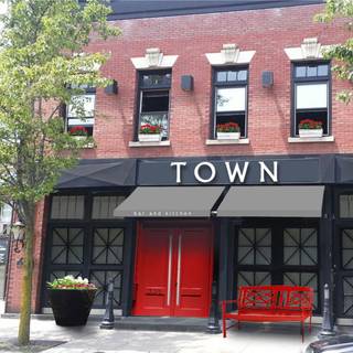 TOWN bar + kitchen