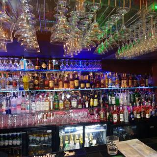 Louies Bar
