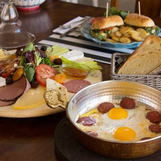 iBake Cafe & Bistro