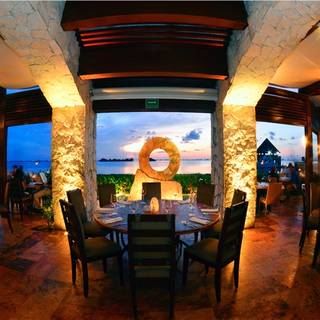 Harry's PrimeSteakhouse and Raw Bar