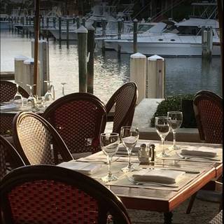 Cafe des Artistes-on the Water