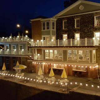 Farmer's Creekside Tavern & Inn