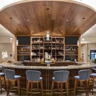 Shoreline Bar & Grille
