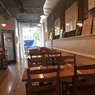 Hank's Oyster Bar - Alexandria