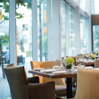 19 Restaurants Near Pinnacle Hotel Vancouver Harbourfront - 