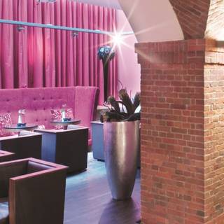 Cave Bar im Mövenpick Hotel Hamburg