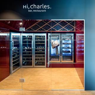 Hi, Charles: Bar und Restaurant.