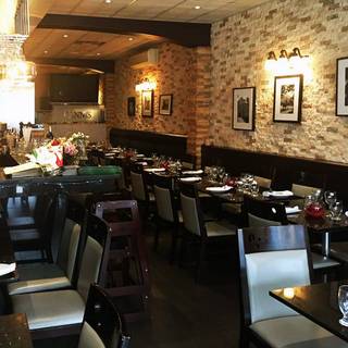 Vannis Pizza Grill & Wine