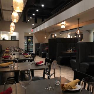 Lola's Bistro