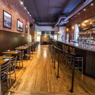 10 Restaurants Near King Street Station Opentable Taylor Shellfish Oyster Bar Pioneer Square