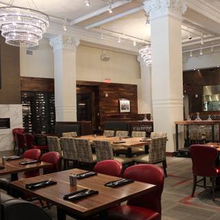 10 Restaurants Near Fourth Street Live Opentable Brendon S Catch 23