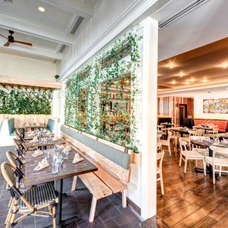 Oz Restaurant and Bar