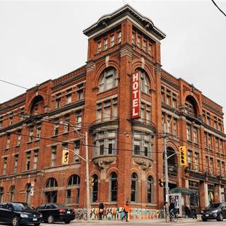 Gladstone Hotel