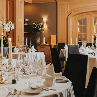 42 Restaurants Near Ambient Hotel Am Europak Opentable Hotel Forsthaus Restaurant