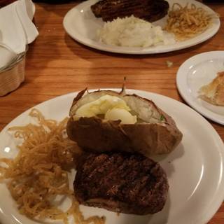 Ein Foto von Cask n' Cleaver - Rancho Cucamonga