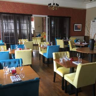 Dining room at Virginia Court Hotel