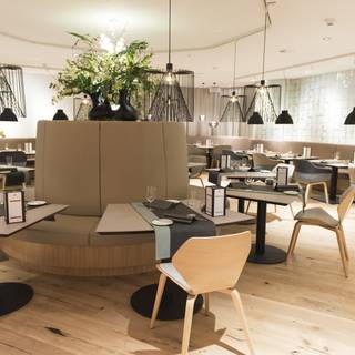Gourmet Restaurant Setzkasten Im Crown Restaurant Dusseldorf Nw Opentable
