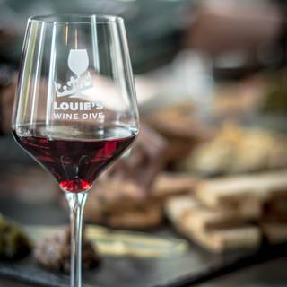 29 Restaurants Near Country Music Hall Of Fame Museum Opentable Louie S Wine Dive Nashville