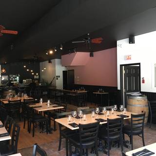 L’étiquette restaurant et bar à vin