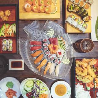 Aki Nom Nom Sushi & Ramen