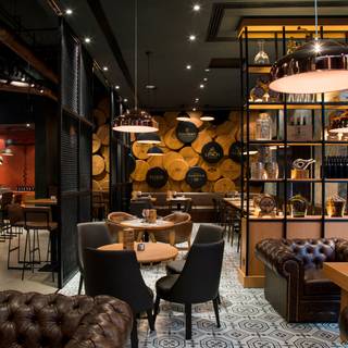 The Warehouse Wine & Tapas Bar / Pearl Rotana Capital Centre / Abu Dhabi