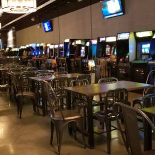 Best Restaurants In Niles Opentable Izzy S Arcade Bar