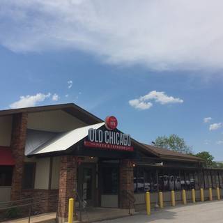 Old Chicago Pizza & Taproom - Bettendorf